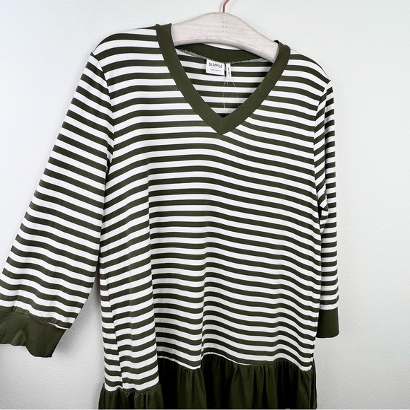 Simple Suzanne Betro Long sleeve V-neck Top - Picture 2 of 6